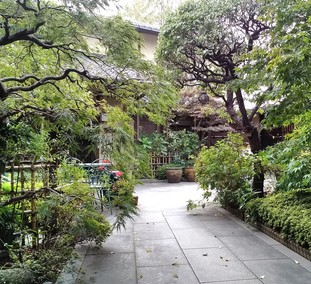 雲光院　境内参道